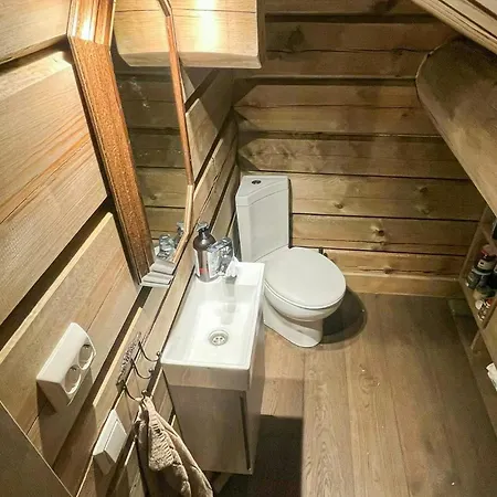 Hand-crafted With Sod Roof And Terrace Dom wakacyjny Oyfjell